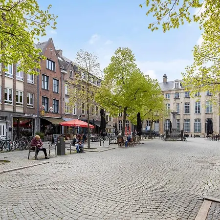 Vrijdagmarkt By Lit D'art * Anversa